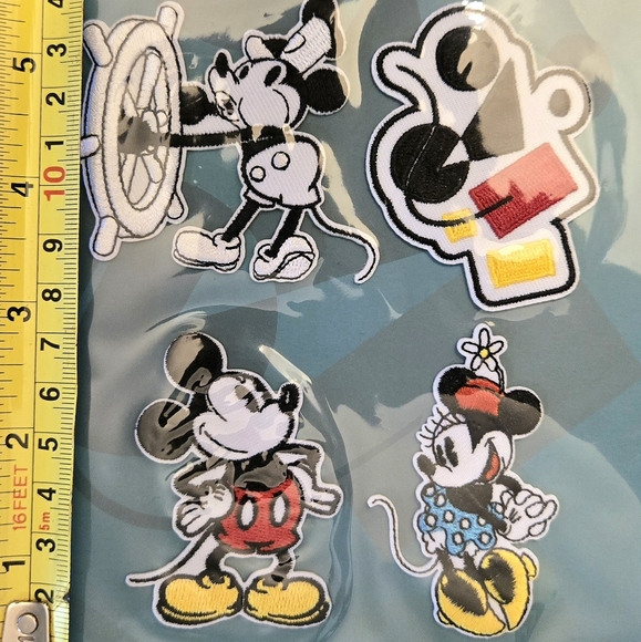 MICKEY THE TRUE ORIGINAL NYC EXHIBIT SET OF IRON-ON PATCHES DISNEY 2018 green - Picture 7 of 7